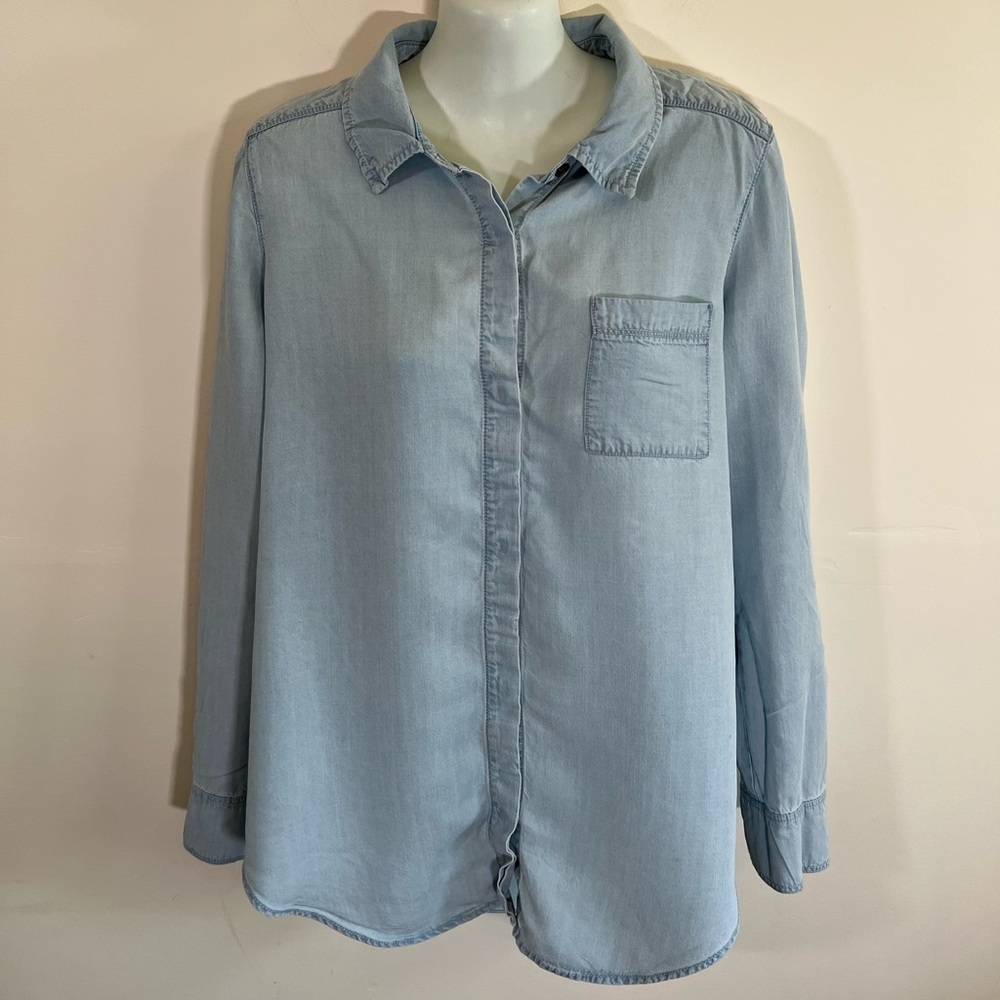 Woman’s Light Blue Denim Button Down Shirt Size Small